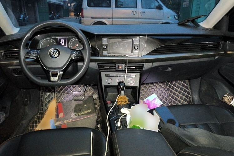 Used Volkswagen Passat 2019 280TSI Business Edition China VI Center Console