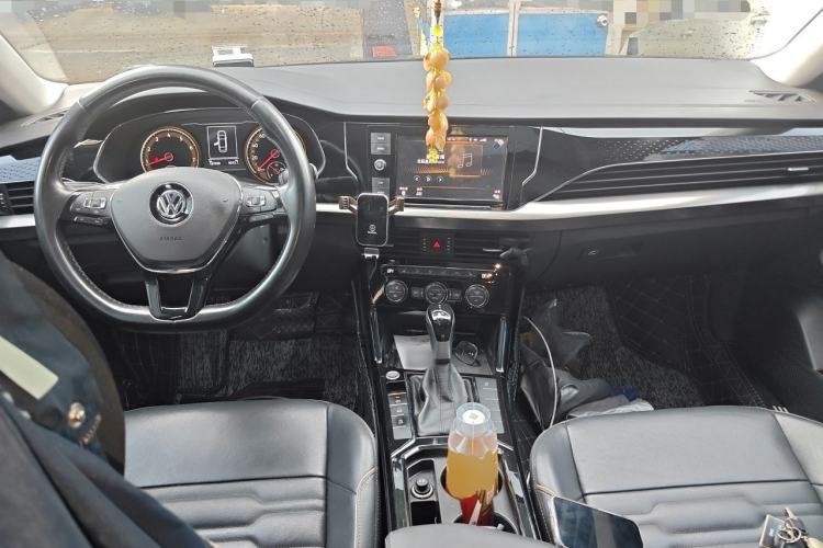 Used Volkswagen Passat 2019 330TSI Elite Edition China VI Center Console