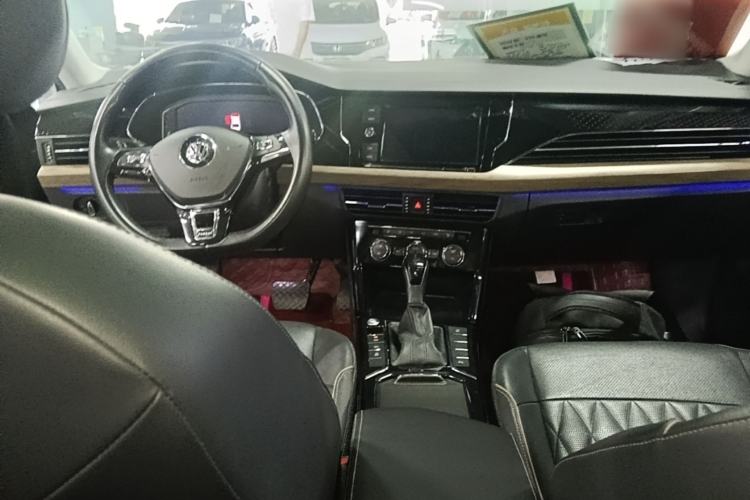 Used Volkswagen Passat 2019 330TSI Luxury Edition China VI Standard Center Console