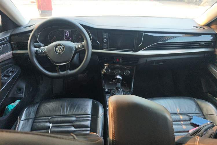 Used Volkswagen Passat 2019 330TSI Elite Edition China VI Center Console