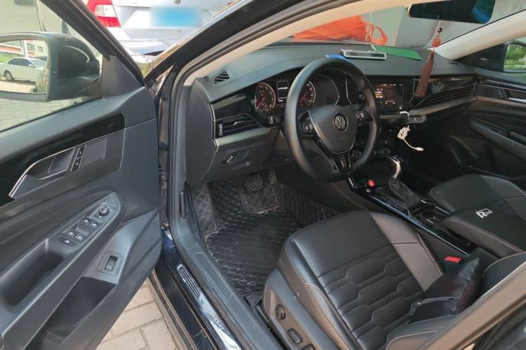 Used Volkswagen Passat 2019 330TSI Elite Edition China VI Driver Seat