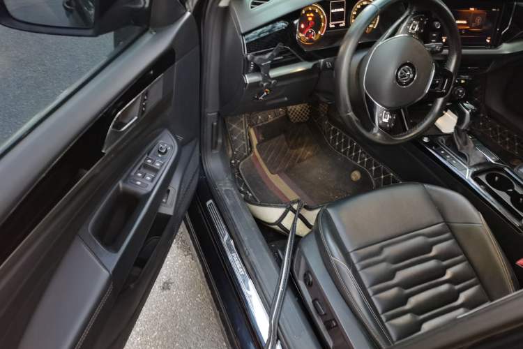 Used Volkswagen Passat 2019 330TSI Elite Edition China VI Driver Seat