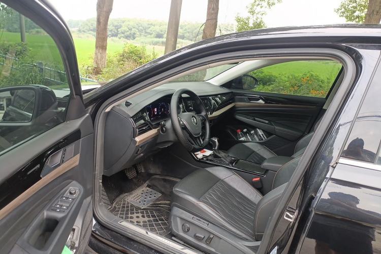 Used Volkswagen Passat 2019 330TSI Luxury Edition China VI Standard Driver Seat