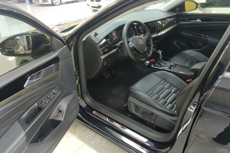 Used Volkswagen Passat 2019 330TSI Elite Edition China VI Driver Seat