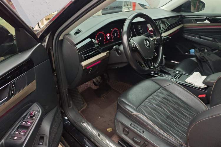 Used Volkswagen Passat 2019 330TSI Luxury Edition China VI Standard Driver Seat