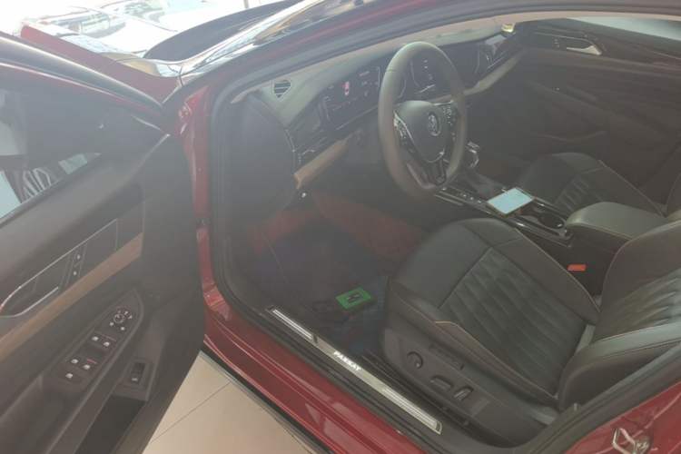 Used Volkswagen Passat 2019 330TSI Luxury Edition China V Standard Driver Seat
