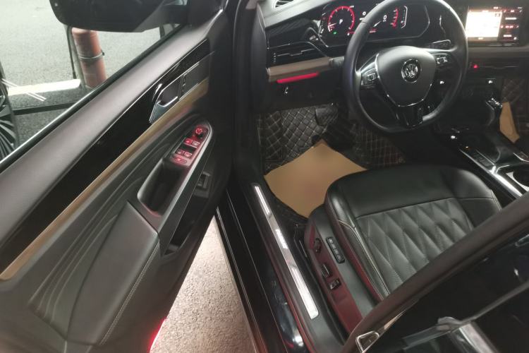 Used Volkswagen Passat 2019 330TSI Luxury Edition China VI Standard Driver Seat