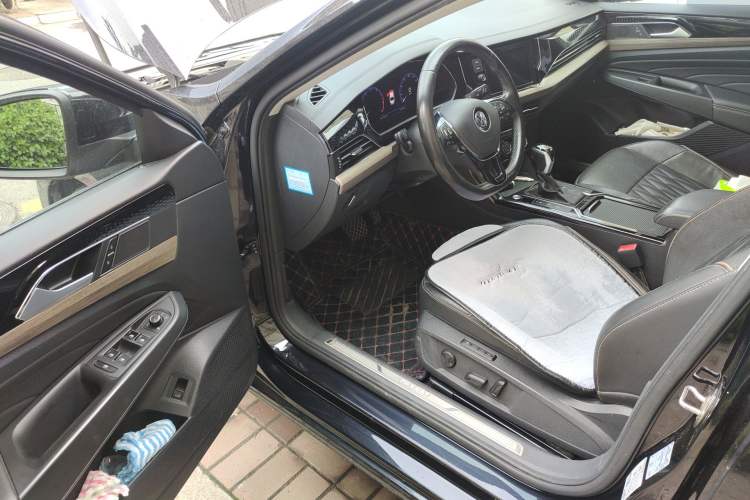 Used Volkswagen Passat 2019 330TSI Luxury Edition China VI Standard Driver Seat