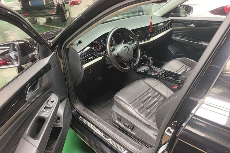Used Volkswagen Passat 2019 330TSI Elite Edition China VI Driver Seat