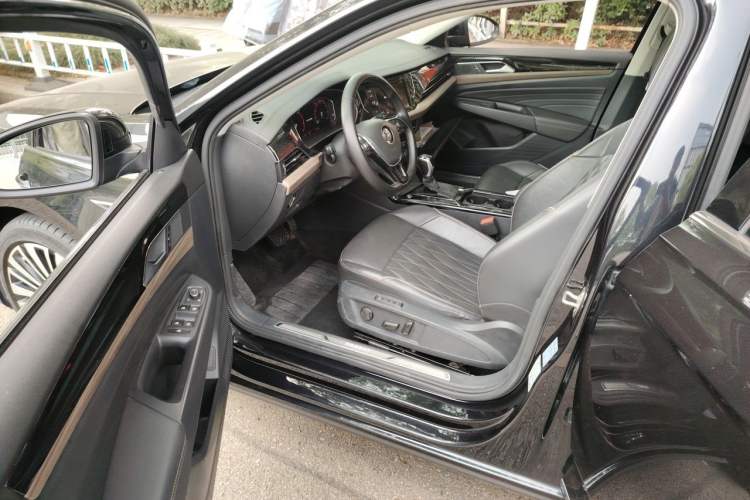 Used Volkswagen Passat 2019 330TSI Luxury Edition China VI Standard Driver Seat