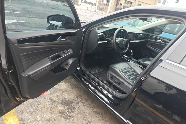 Used Volkswagen Passat 2019 330TSI Elite Edition China VI Driver Seat