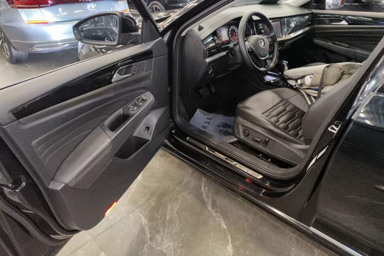 Used Volkswagen Passat 2019 330TSI Elite Edition China VI Driver Seat
