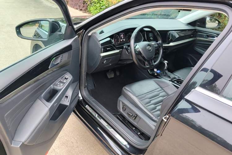 Used Volkswagen Passat 2019 330TSI Elite Edition China VI Driver Seat