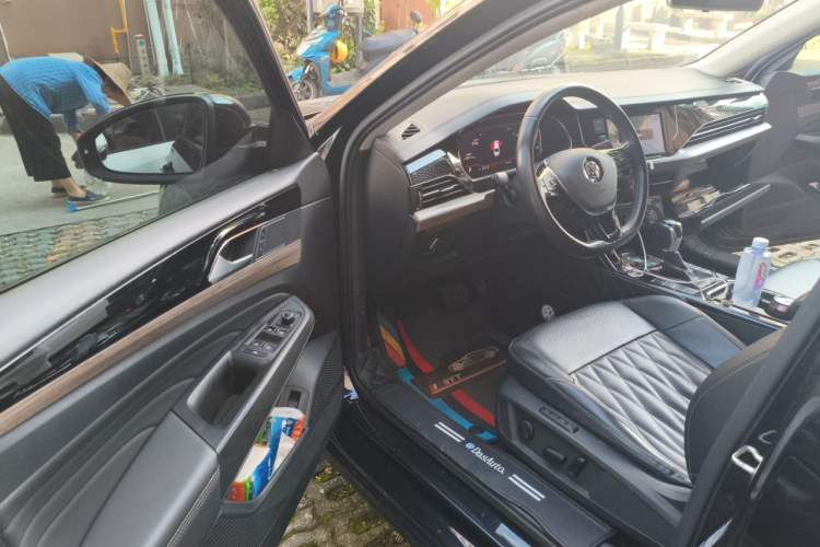 Used Volkswagen Passat 2019 330TSI Luxury Edition China VI Standard Driver Seat