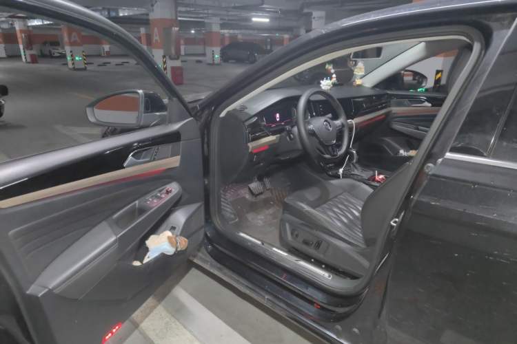 Used Volkswagen Passat 2019 330TSI Luxury Edition China V Standard Driver Seat