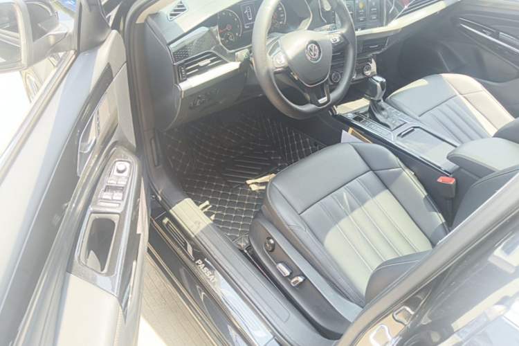 Used Volkswagen Passat 2019 280TSI Business Edition China VI Driver Seat