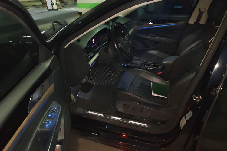 Used Volkswagen Passat 2019 330TSI Luxury Edition China VI Standard Driver Seat