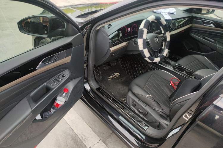 Used Volkswagen Passat 2019 330TSI Luxury Edition China VI Standard Driver Seat