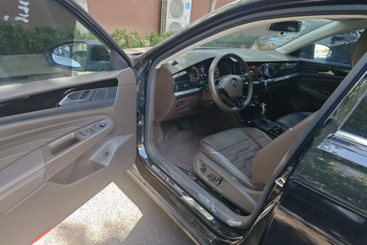 Used Volkswagen Passat 2019 330TSI Elite Edition China VI Driver Seat