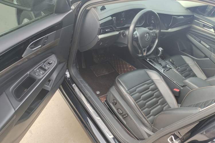 Used Volkswagen Passat 2019 330TSI Elite Edition China VI Driver Seat