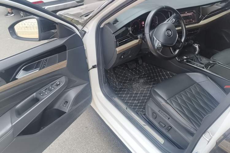 Used Volkswagen Passat 2019 330TSI Luxury Edition China VI Standard Driver Seat