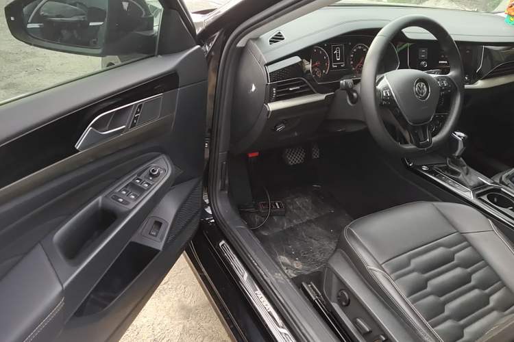 Used Volkswagen Passat 2019 330TSI Elite Edition China VI Driver Seat