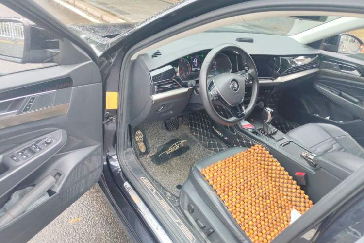 Used Volkswagen Passat 2019 280TSI Elite Edition China VI Standard Driver Seat