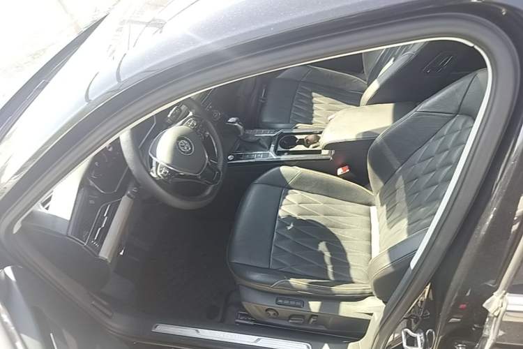 Used Volkswagen Passat 2019 330TSI Luxury Edition China V Standard Driver Seat