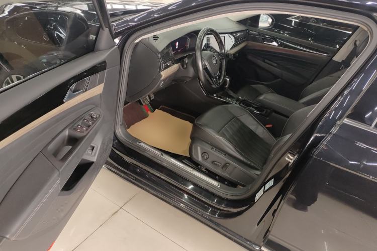 Used Volkswagen Passat 2019 330TSI Luxury Edition China VI Standard Driver Seat