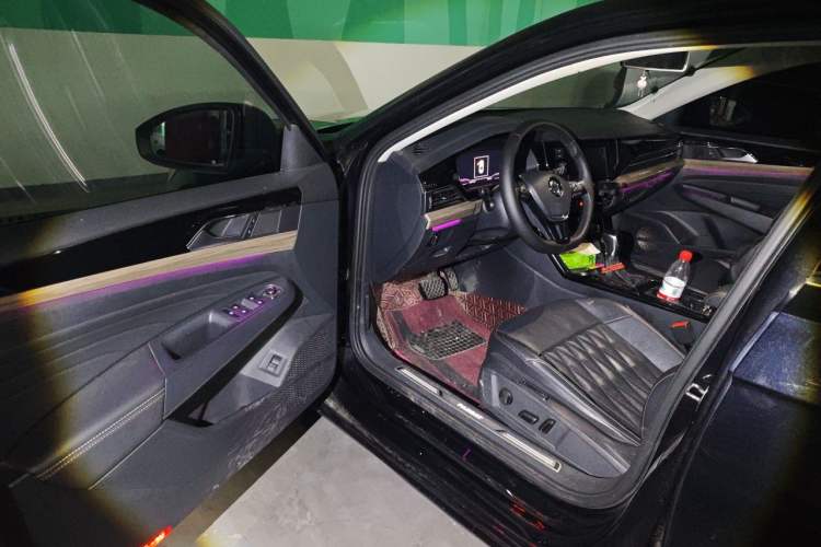 Used Volkswagen Passat 2019 330TSI Luxury Edition China VI Standard Driver Seat