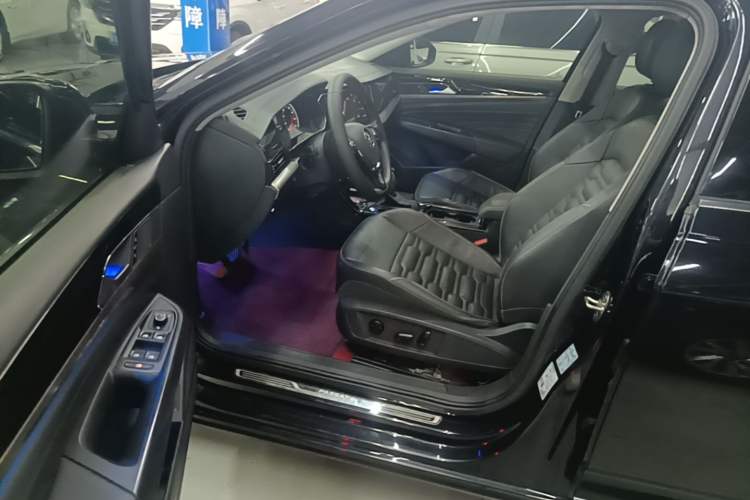 Used Volkswagen Passat 2019 330TSI Elite Edition China VI Driver Seat