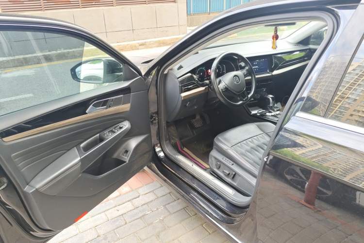 Used Volkswagen Passat 2019 330TSI Luxury Edition China VI Standard Driver Seat