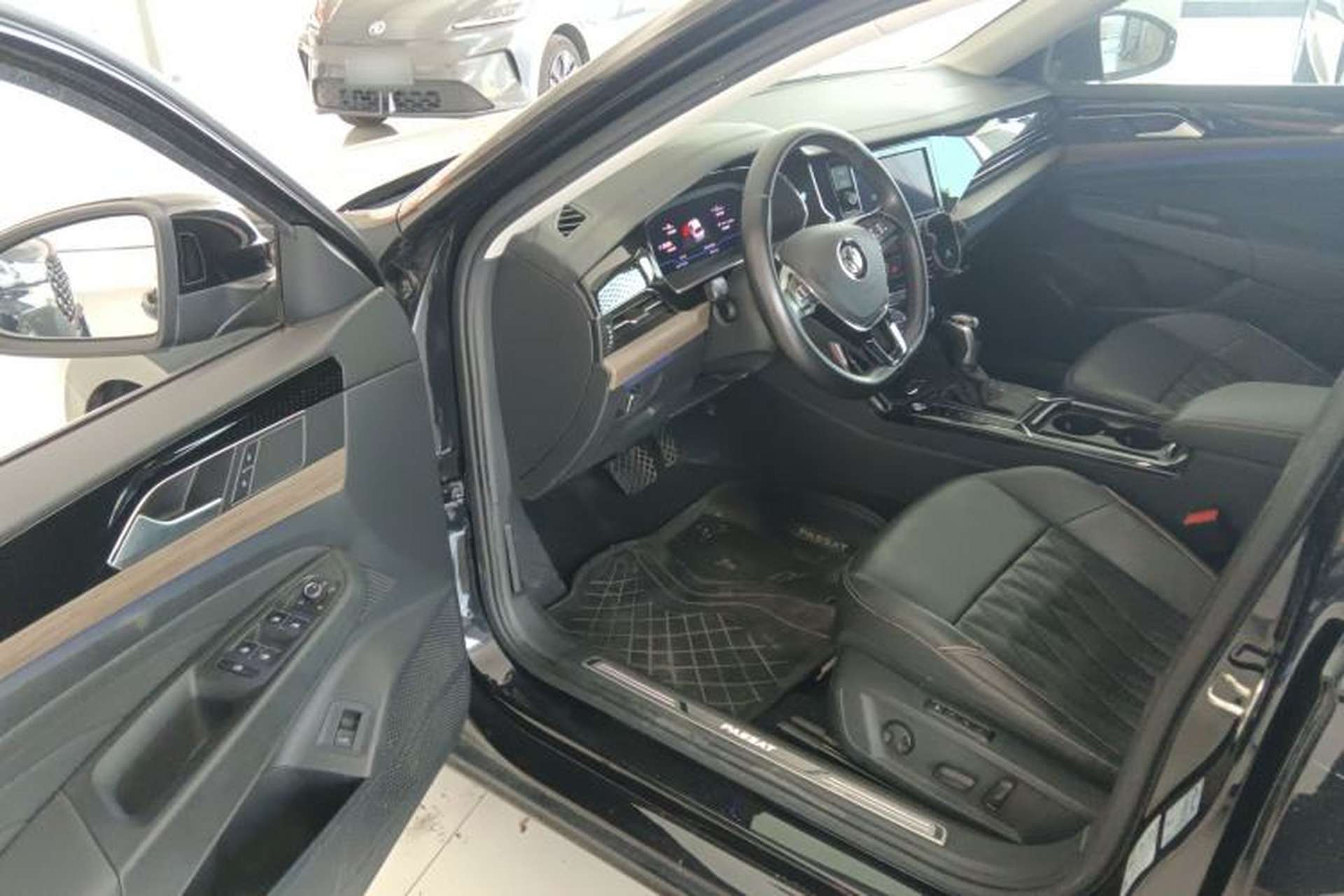 Used Volkswagen Passat 2019 330TSI Luxury Edition China VI Standard Driver Seat