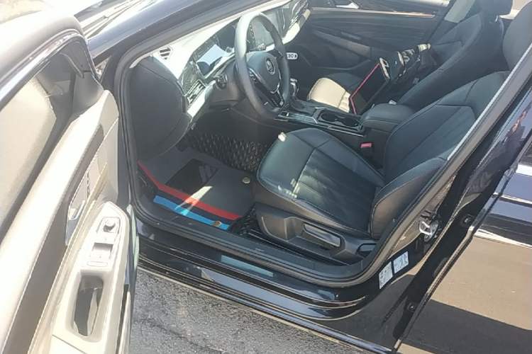 Used Volkswagen Passat 2019 280TSI Business Edition China VI Driver Seat