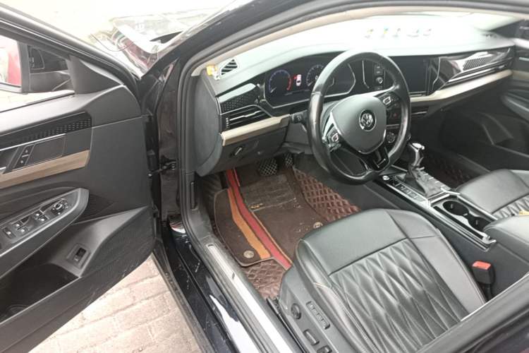Used Volkswagen Passat 2019 330TSI Luxury Edition China VI Standard Driver Seat