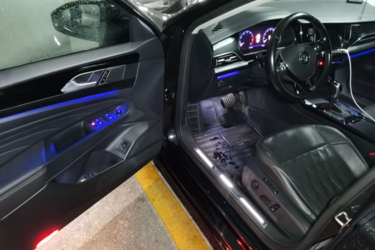 Used Volkswagen Passat 2019 330TSI Luxury Edition China VI Standard Driver Seat