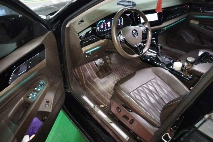 Used Volkswagen Passat 2019 330TSI Prestige Edition China VI Standard Driver Seat
