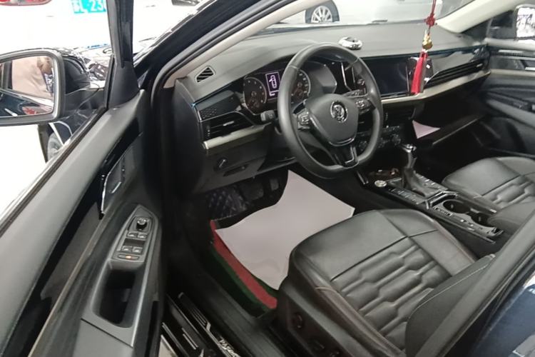Used Volkswagen Passat 2019 280TSI Elite Edition China VI Standard Driver Seat