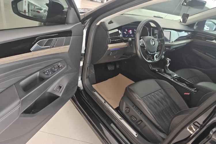 Used Volkswagen Passat 2019 330TSI Luxury Edition China VI Standard Driver Seat