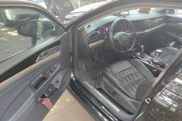 Used Volkswagen Passat 2019 330TSI Luxury Edition China VI Standard Driver Seat
