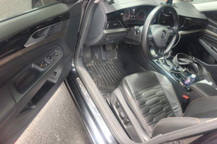 Used Volkswagen Passat 2019 280TSI Elite Edition China VI Standard Driver Seat
