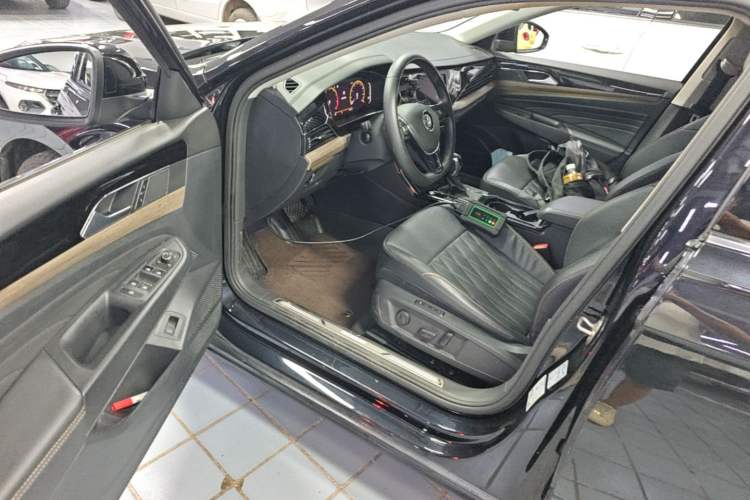 Used Volkswagen Passat 2019 330TSI Luxury Edition China VI Standard Driver Seat