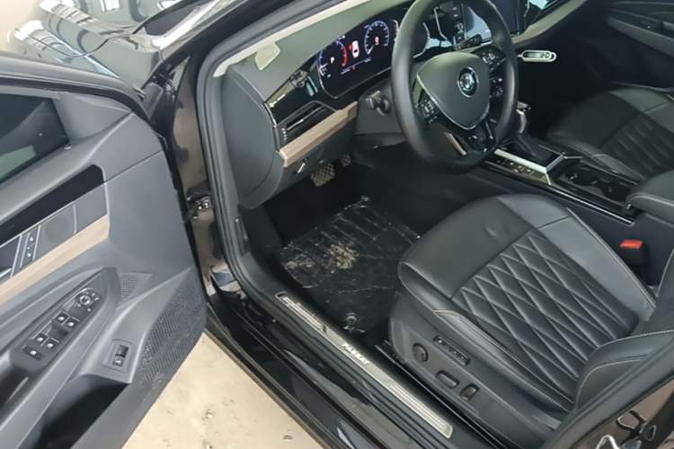 Used Volkswagen Passat 2019 330TSI Luxury Edition China VI Standard Driver Seat