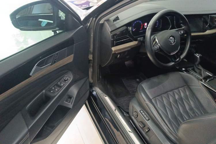 Used Volkswagen Passat 2019 330TSI Luxury Edition China VI Standard Driver Seat