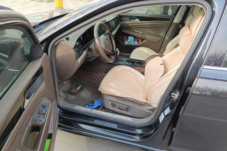 Used Volkswagen Passat 2019 330TSI Luxury Edition China VI Standard Driver Seat