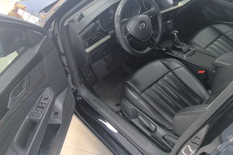 Used Volkswagen Passat 2019 280TSI Business Edition China VI Driver Seat