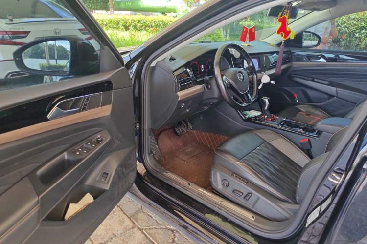 Used Volkswagen Passat 2019 330TSI Luxury Edition China VI Standard Driver Seat