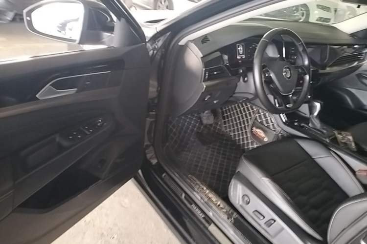 Used Volkswagen Passat 2019 330TSI Elite Edition China VI Driver Seat