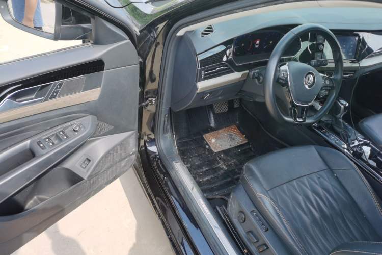 Used Volkswagen Passat 2019 330TSI Luxury Edition China VI Standard Driver Seat