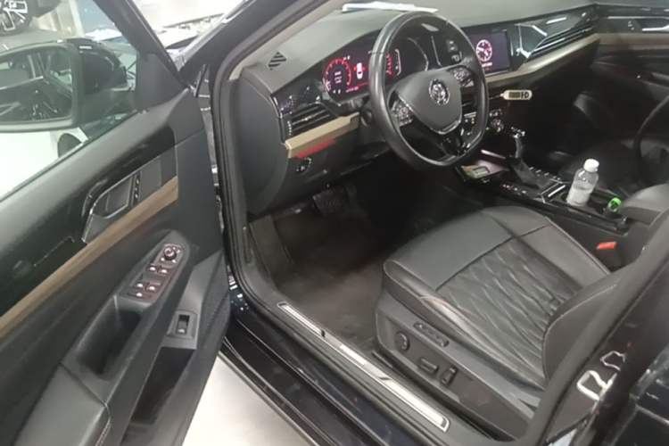 Used Volkswagen Passat 2019 330TSI Luxury Edition China V Standard Driver Seat